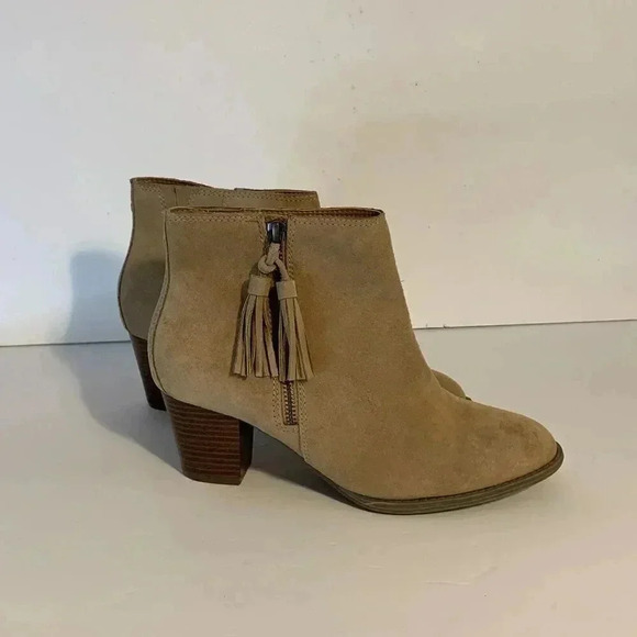 Vionic‎ Madeline Women’s Beige Suede Water Resistant Tassel Ankle Booties Sz 8.5 - Picture 1 of 8